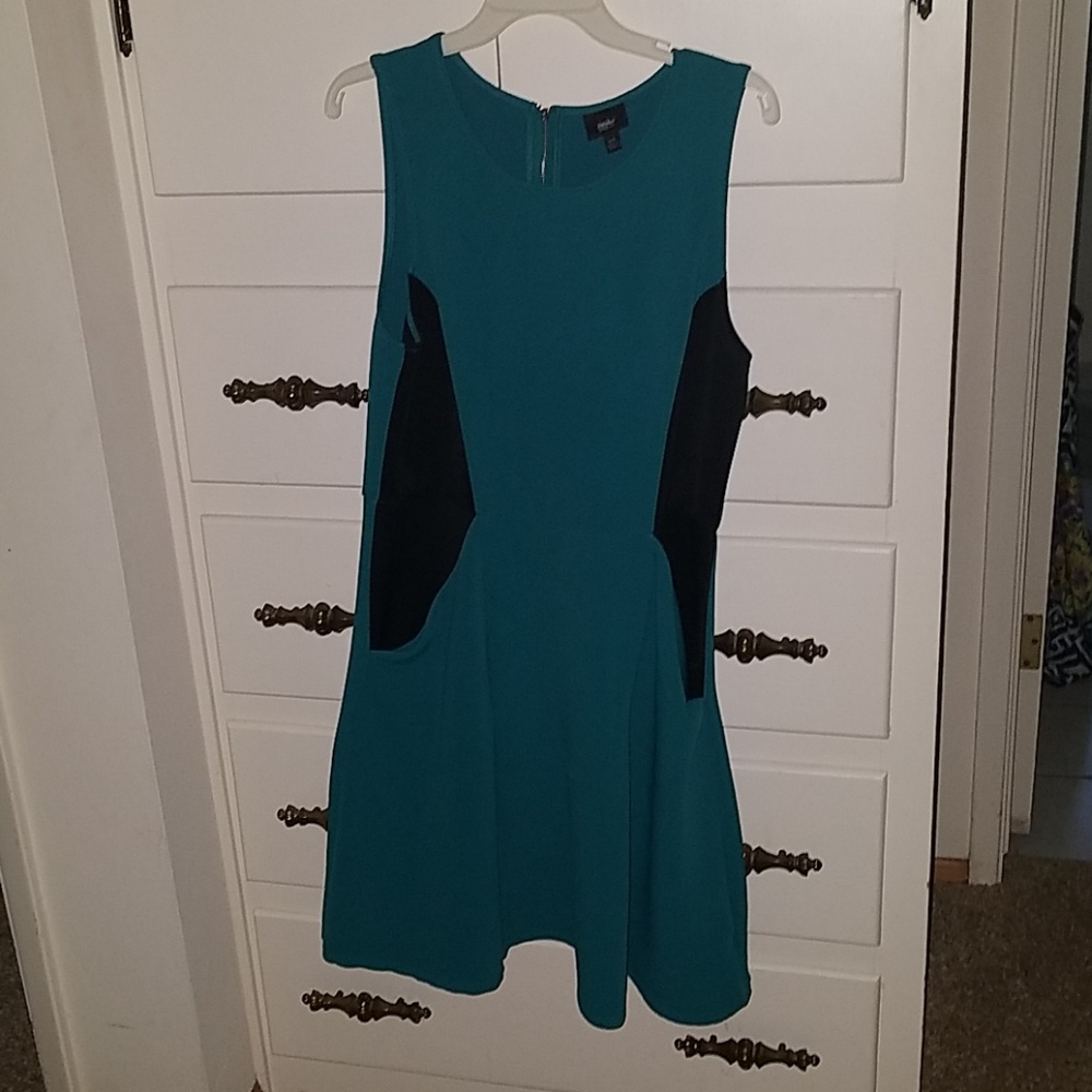 Turquoise and black mossimo dress with pockets.